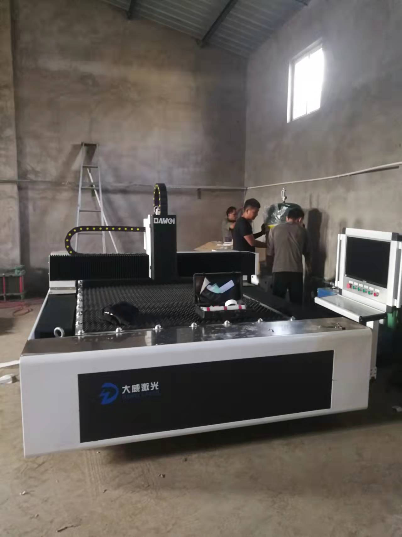 �����и��